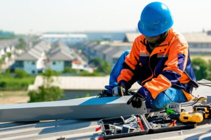 How Poulsbo Homeowners Choose the Right Roofing Contractors